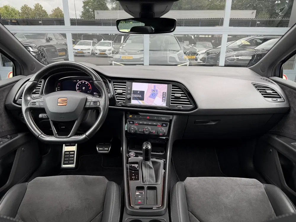 SEAT Leon 2.0 TSI CUPRA Panorama uit 2020, foto 2