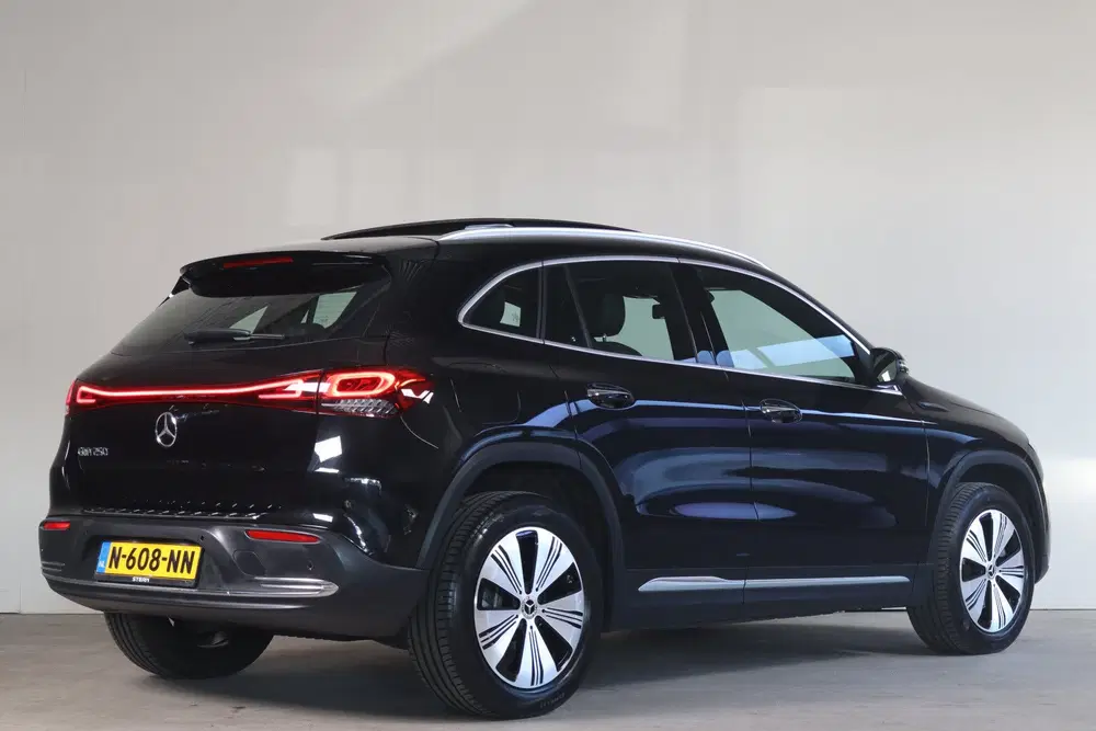Mercedes-Benz EQA 250 Business Solution Luxury 67 kWh uit 2021, foto 2