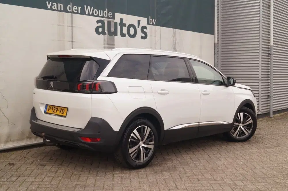 Peugeot 5008 1.2 PureTech Allure Pack Business 7-persoo uit 2022, foto 5