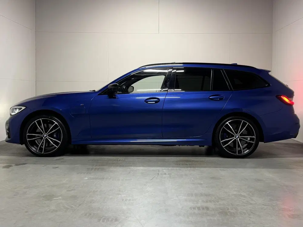 BMW 3-serie 330e xDrive M-Sport Pano Laser Kuipstoel uit 2021, foto 9
