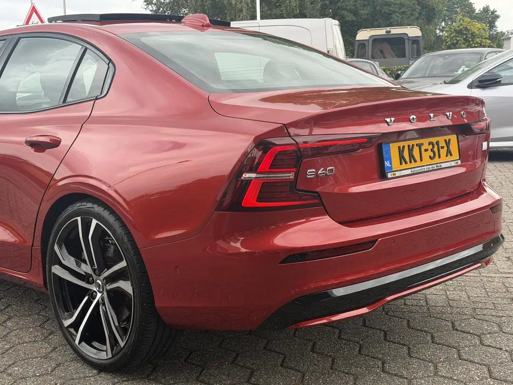 Volvo S60 2.0 Recharge T8 AWD Ultimate Bright PANO uit 2023, foto 10