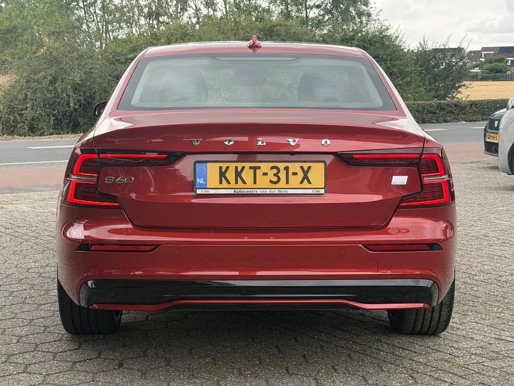 Volvo S60 2.0 Recharge T8 AWD Ultimate Bright PANO uit 2023, foto 11