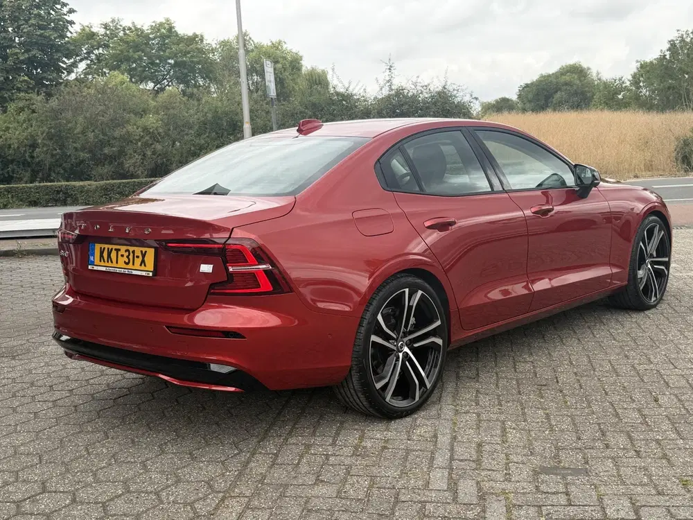 Volvo S60 2.0 Recharge T8 AWD Ultimate Bright PANO uit 2023, foto 12