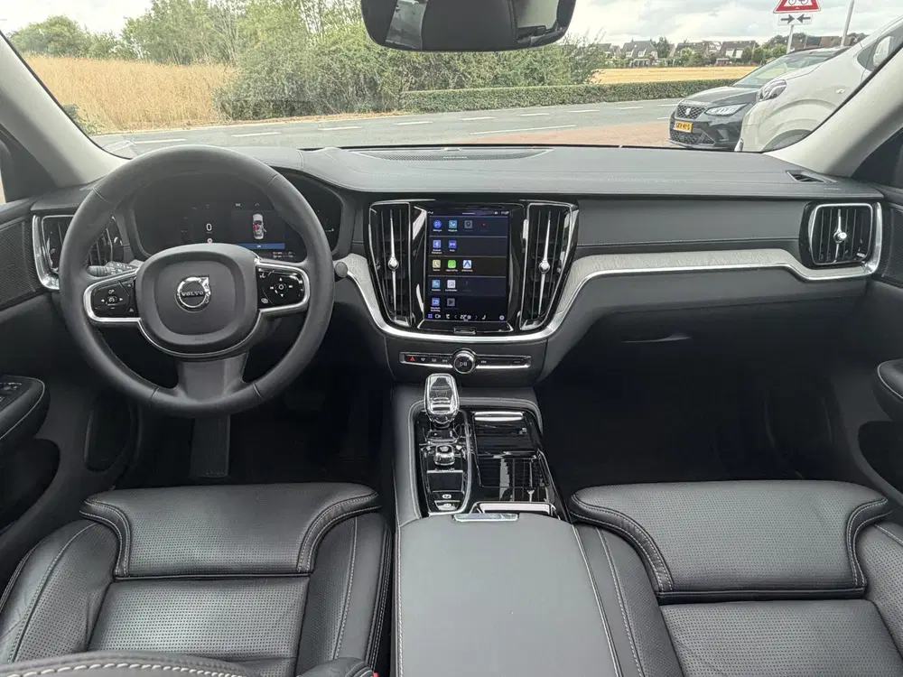 Volvo S60 2.0 Recharge T8 AWD Ultimate Bright PANO uit 2023, foto 3