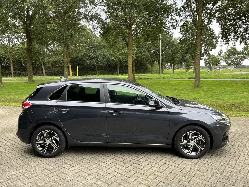 Hyundai i30 1.0 T-GDi MHEV Comfort uit 2023, foto 2