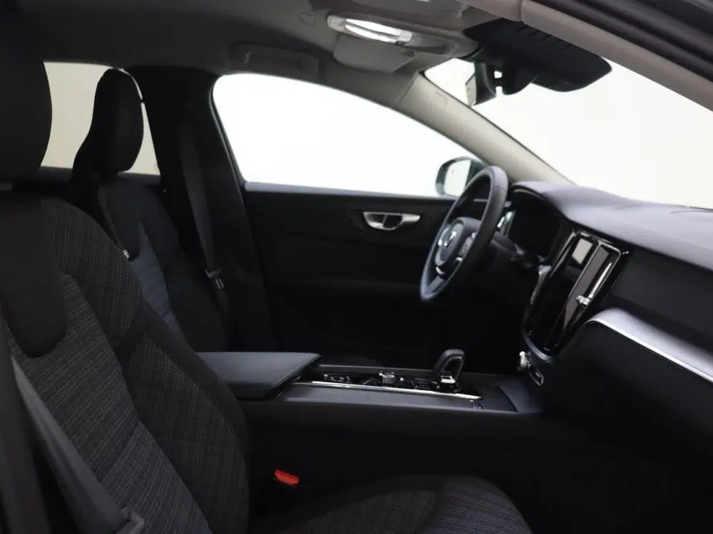 Volvo V60 B4 Essential Edition uit 2025, foto 13