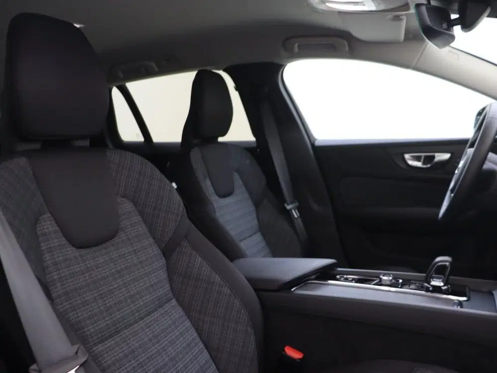 Volvo V60 B4 Essential Edition uit 2025, foto 14
