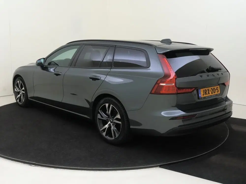 Volvo V60 B4 Essential Edition uit 2025, foto 4