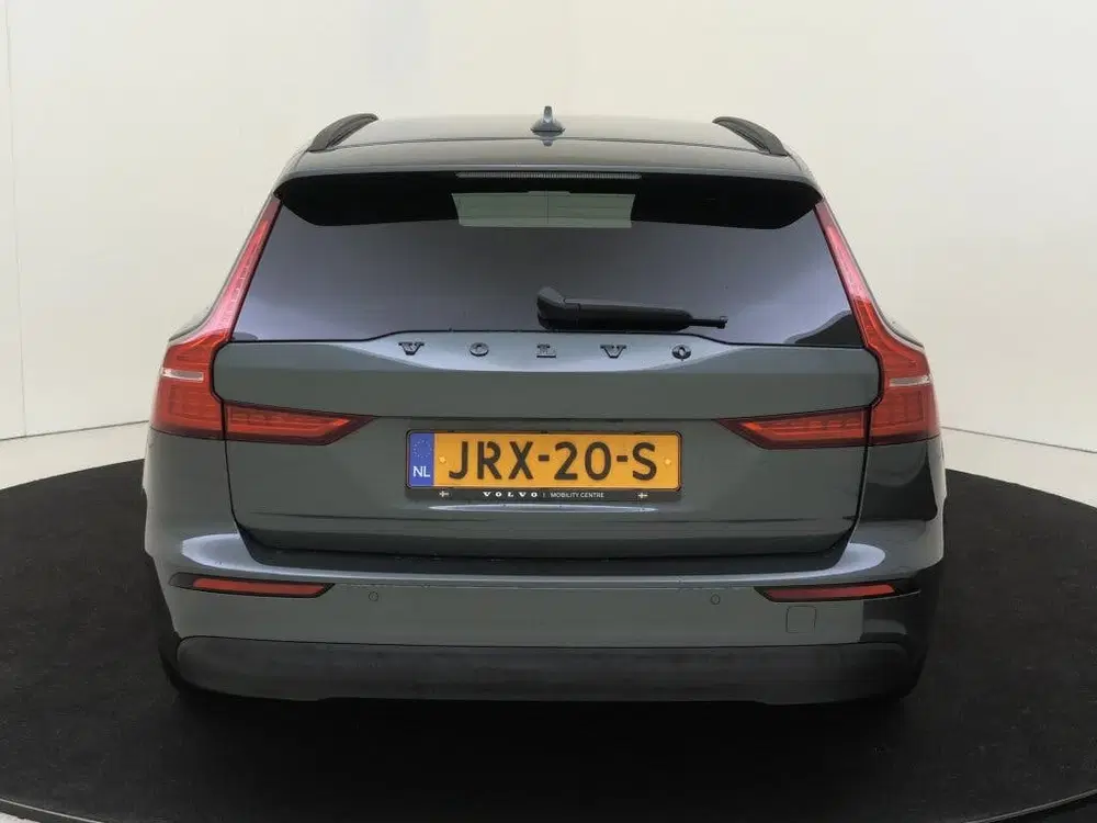 Volvo V60 B4 Essential Edition uit 2025, foto 5