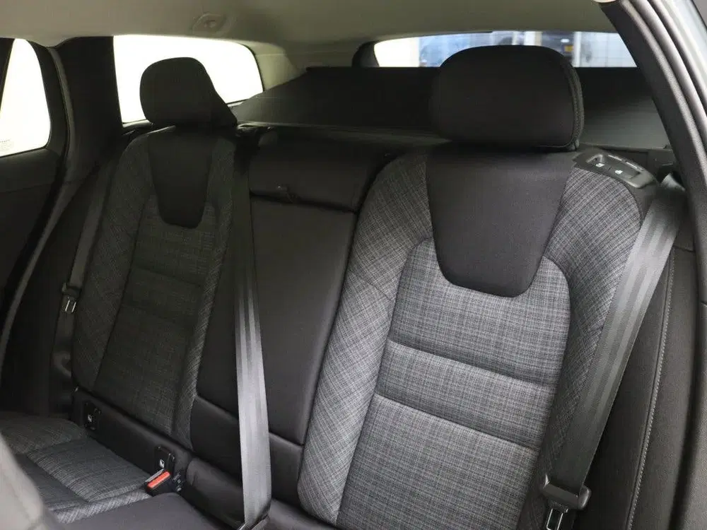 Volvo V60 B4 Essential Edition uit 2025, foto 7