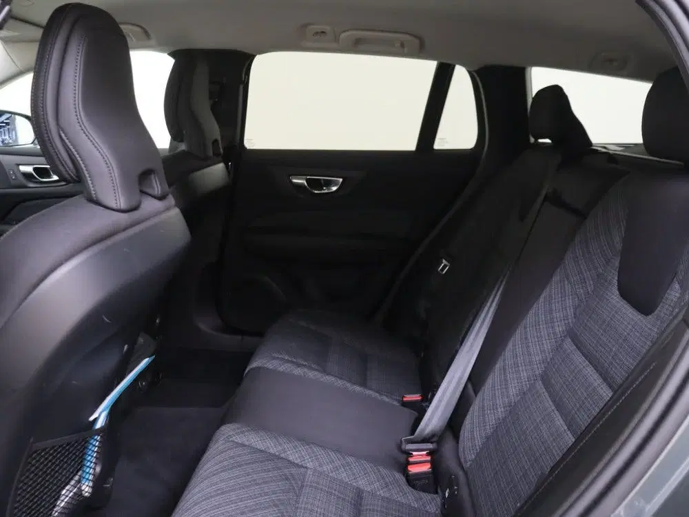 Volvo V60 B4 Essential Edition uit 2025, foto 8