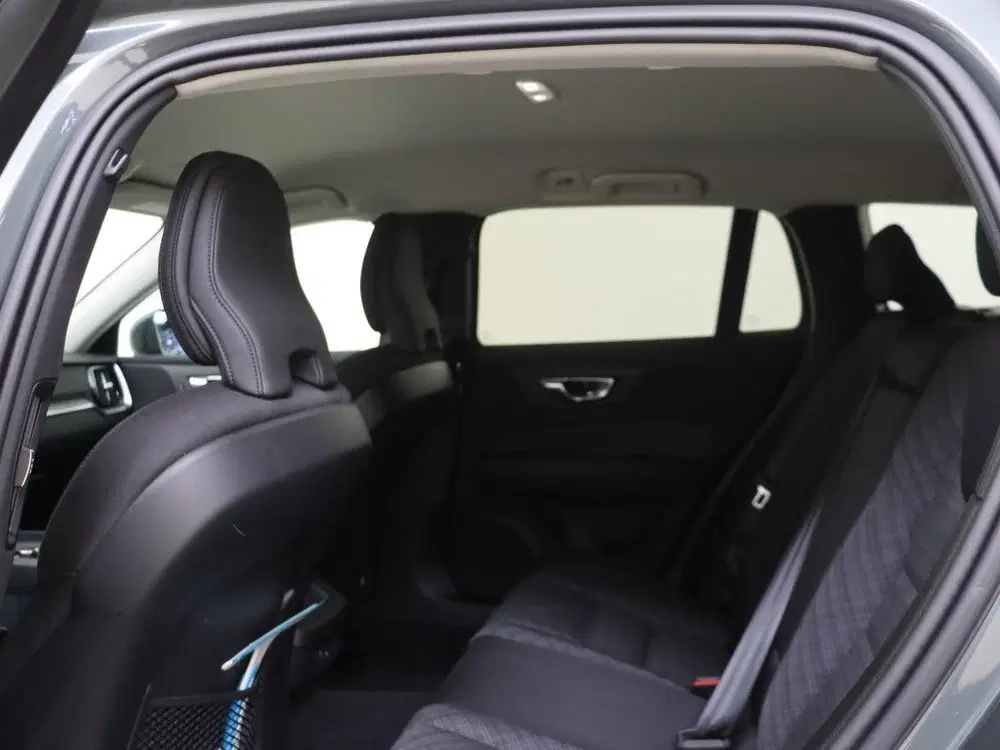 Volvo V60 B4 Essential Edition uit 2025, foto 9