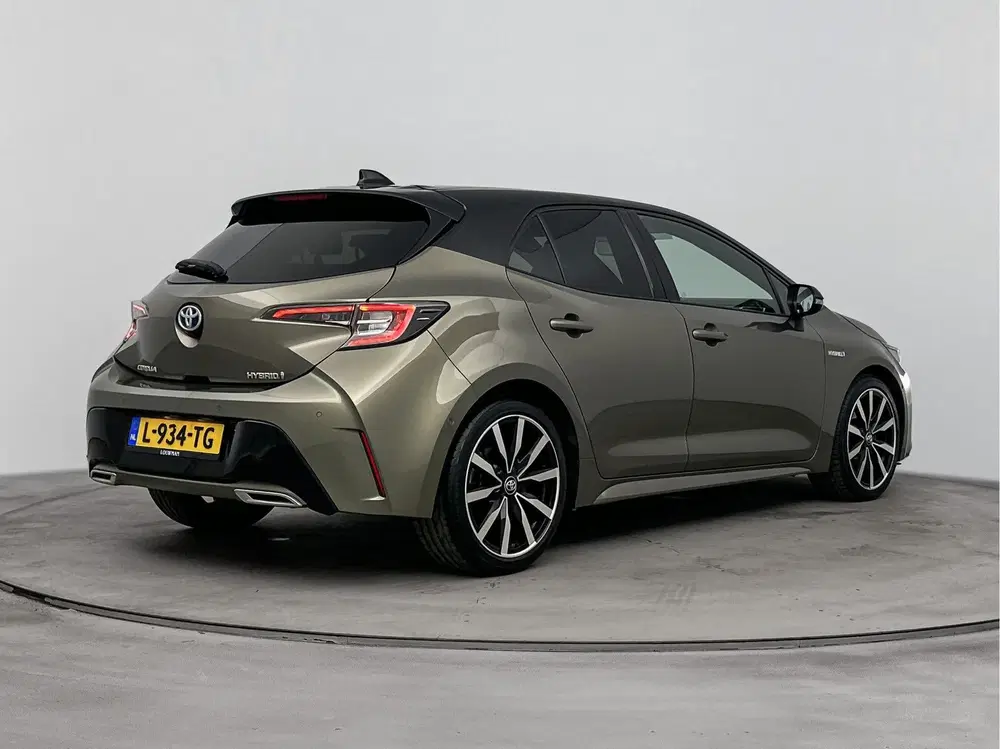 Toyota Corolla 2.0 Hybrid Executive uit 2019, foto 2