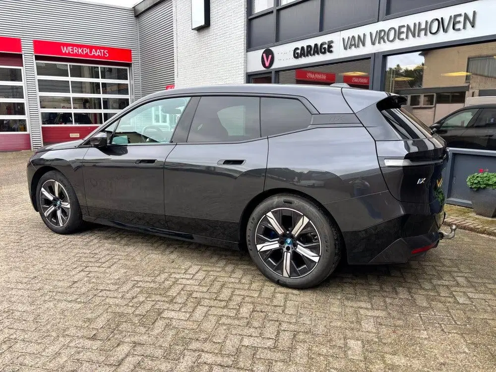 BMW iX XDrive40 Business Edition Plus 77 kWh uit 2023, foto 2