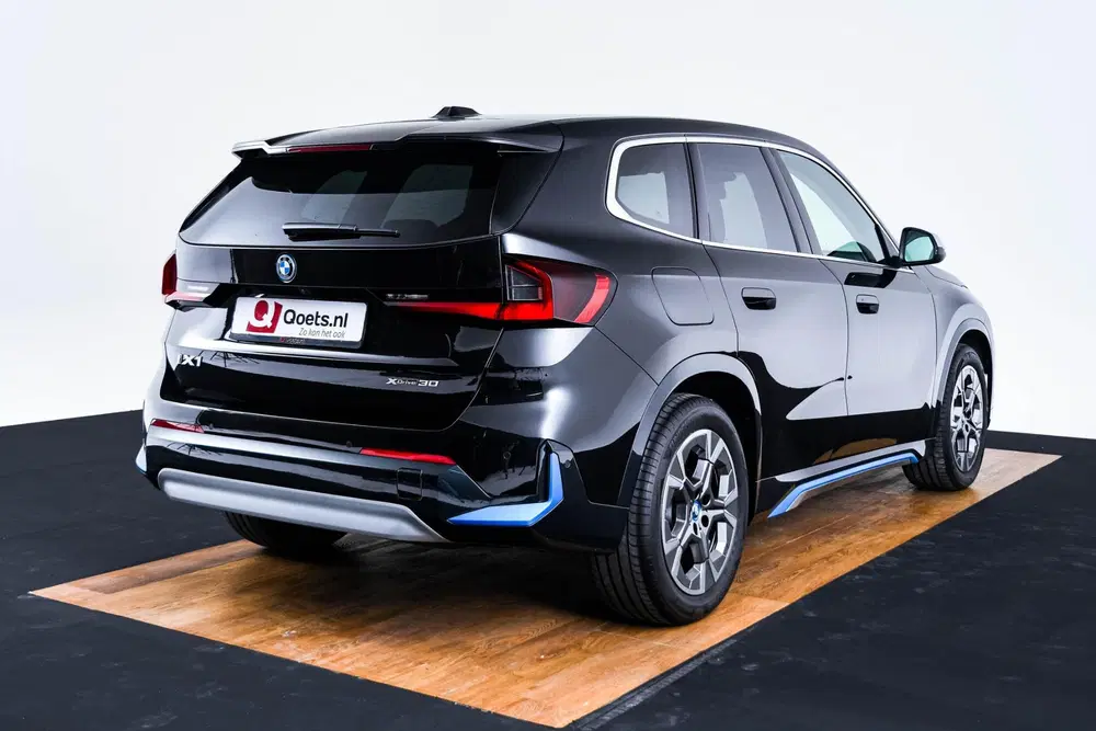 BMW iX1 xDrive30 xLine uit 2024, foto 2