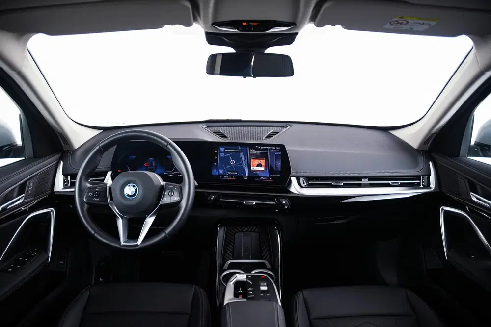 BMW iX1 xDrive30 xLine uit 2024, foto 3