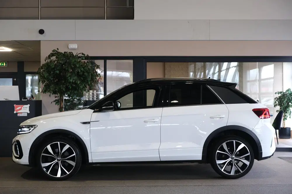Volkswagen T-Roc 1.5 TSI 2x R-Line DSG Facelift Black Virtu uit 2022, foto 8
