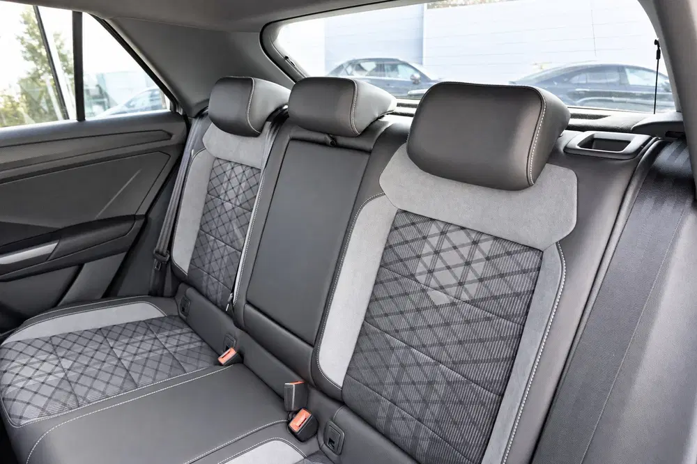 Volkswagen T-Roc 1.5 TSI R-Line PANO IQ.LIGHT ACC VOL uit 2022, foto 9