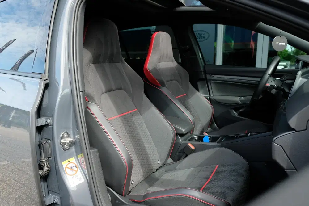 Volkswagen Golf 8 GTI Clubsport 2.0 TSI 300pk Panoramadak uit 2022, foto 12