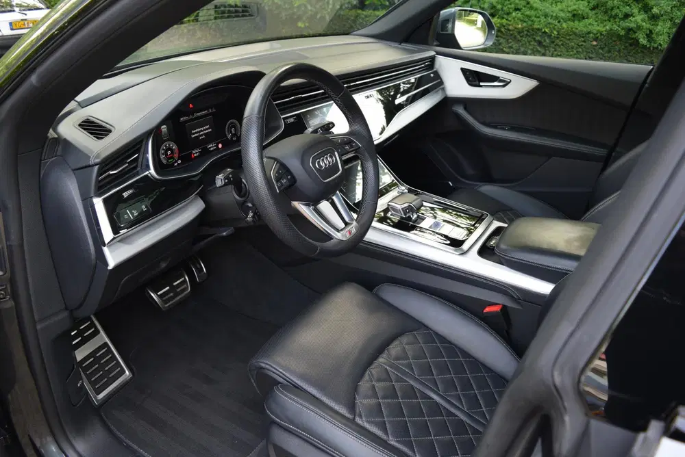 Audi Q8 55 TFSI e quattro S-line uit 2021, foto 12