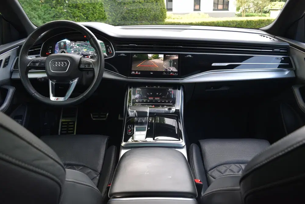 Audi Q8 55 TFSI e quattro S-line uit 2021, foto 3