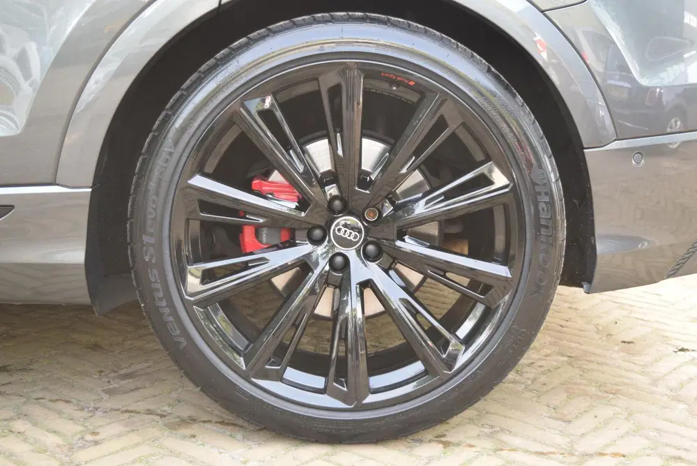 Audi Q8 55 TFSI e quattro S-line uit 2021, foto 4