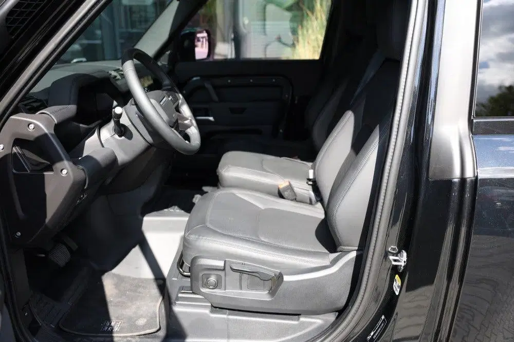 Land Rover Defender 3.0 D 250 MH EV 90 A uit 2024, foto 10