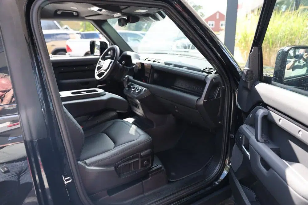 Land Rover Defender 3.0 D 250 MH EV 90 A uit 2024, foto 14