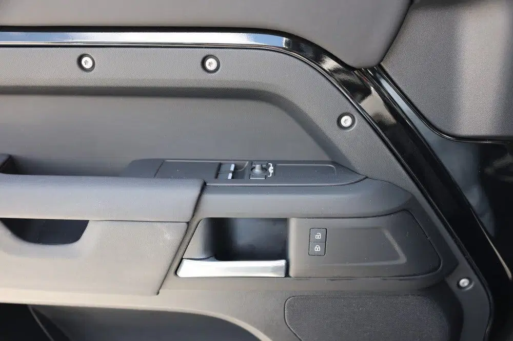 Land Rover Defender 3.0 D 250 MH EV 90 A uit 2024, foto 8