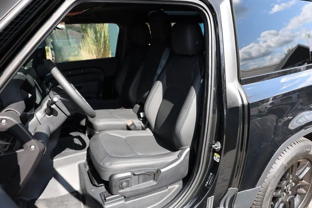 Land Rover Defender 3.0 D 250 MH EV 90 A uit 2024, foto 9