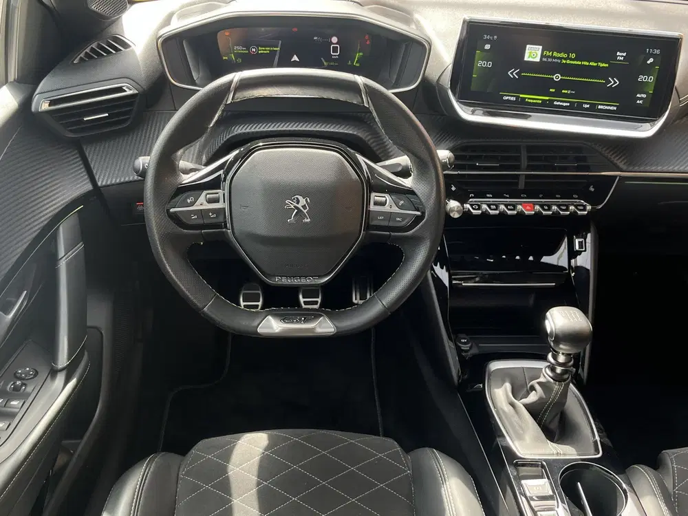 Peugeot 208 PureTech 100 GT uit 2021, foto 10