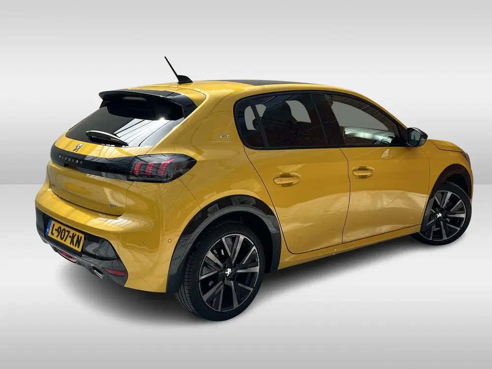 Peugeot 208 PureTech 100 GT uit 2021, foto 2