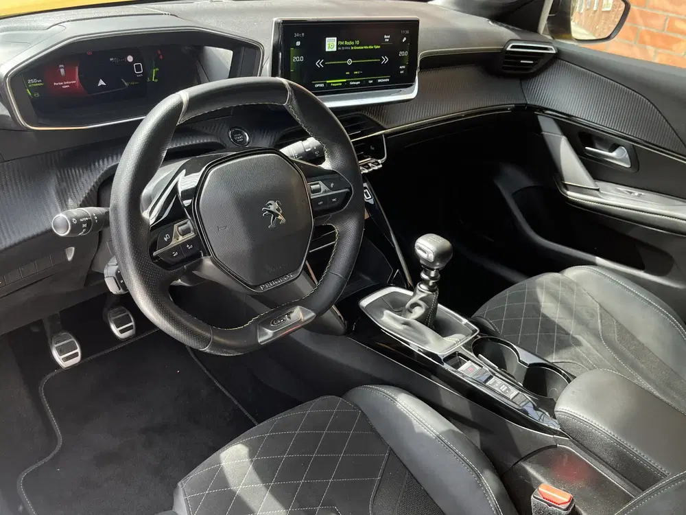 Peugeot 208 PureTech 100 GT uit 2021, foto 3