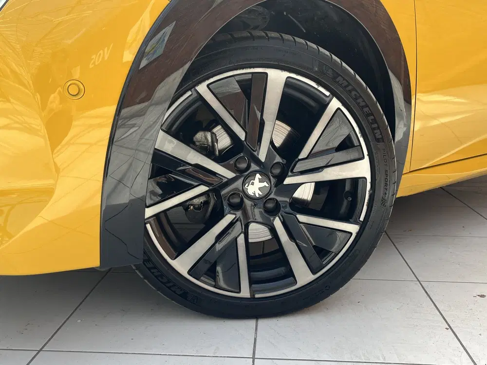 Peugeot 208 PureTech 100 GT uit 2021, foto 4