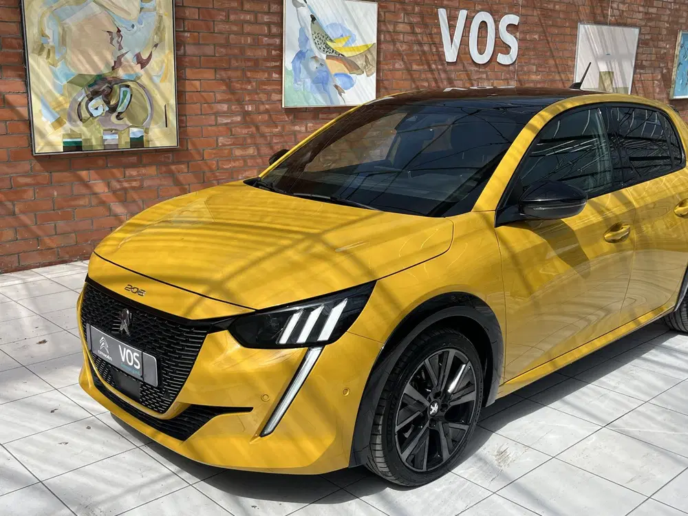 Peugeot 208 PureTech 100 GT uit 2021, foto 6