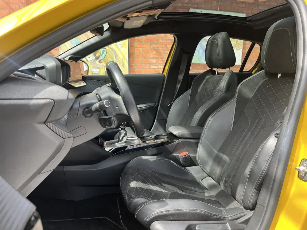 Peugeot 208 PureTech 100 GT uit 2021, foto 8