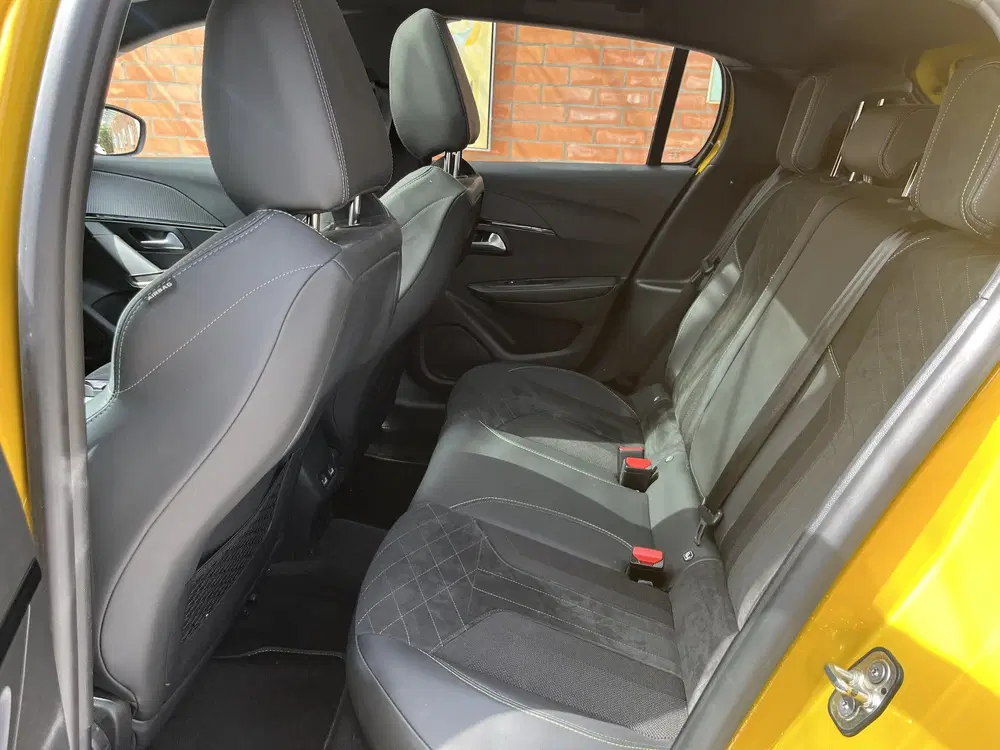 Peugeot 208 PureTech 100 GT uit 2021, foto 9