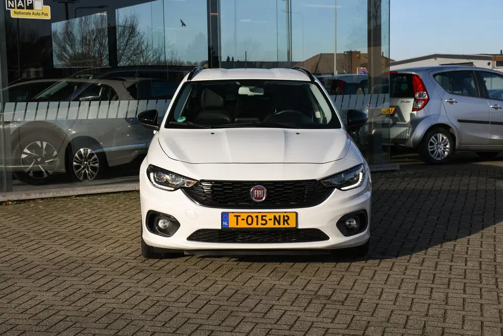 Fiat Tipo 1.4 T-Jet 16v Business Lusso APPLE CA uit 2019, foto 4