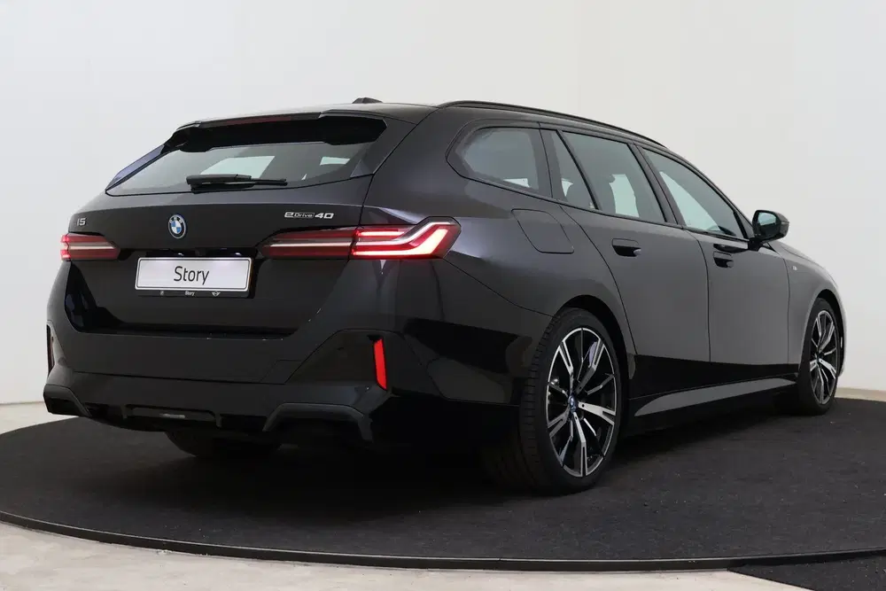 BMW i5 eDrive40 M Sport uit 2025, foto 2