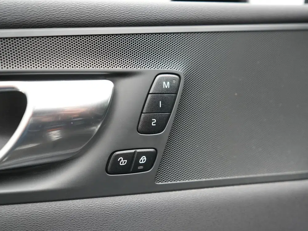 Volvo XC60 T6 PHEV AWD Plus Dark LONG RANGE 350pk Dea uit 2022, foto 11