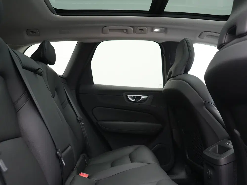 Volvo XC60 T6 PHEV AWD Plus Dark LONG RANGE 350pk Dea uit 2022, foto 6