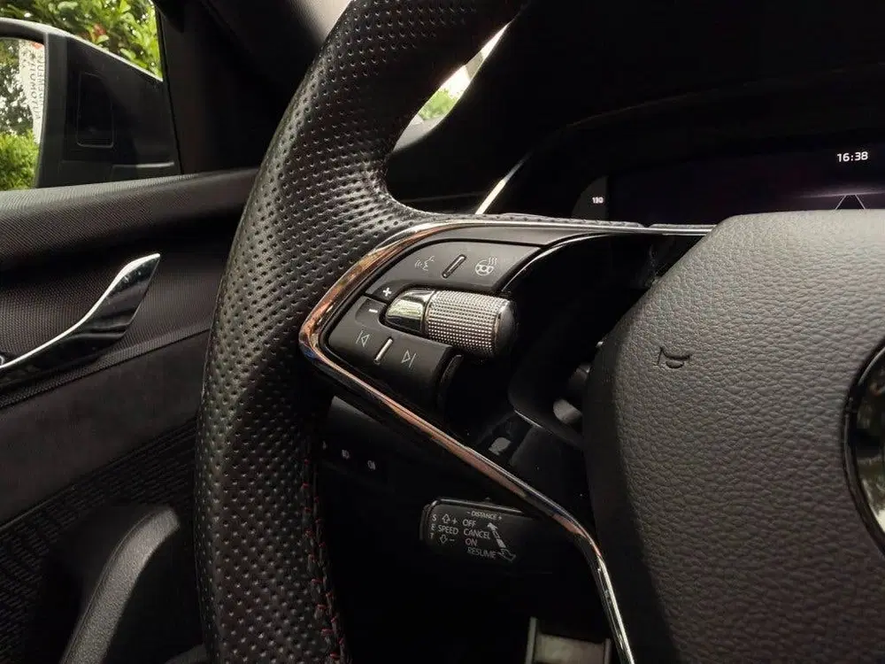 Skoda Octavia 2.0 TSI RS. CARPLAY uit 2021, foto 15