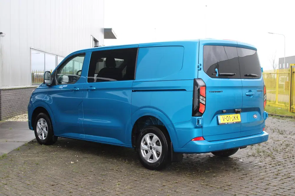 Ford Transit Custom 300 2.0 TDCI Dubbele Cabine L1H1 Limited uit 2024, foto 2