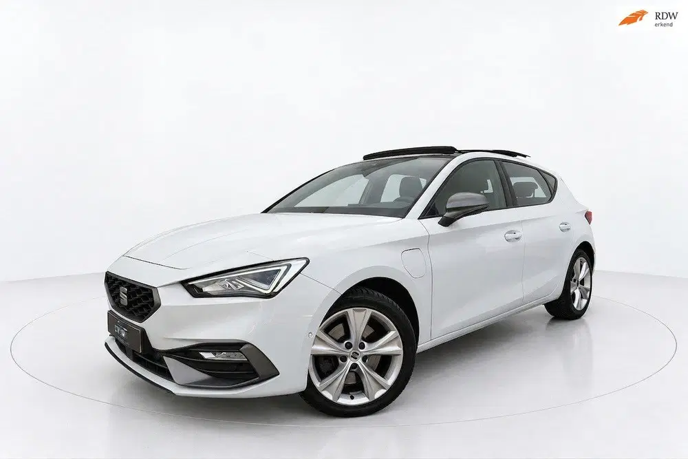 SEAT Leon 1.4 TSI eHybrid PHEV FR PANO VIRTUAL SFEER uit 2022