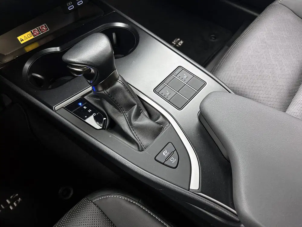 Lexus UX 250h Business Line uit 2022, foto 10