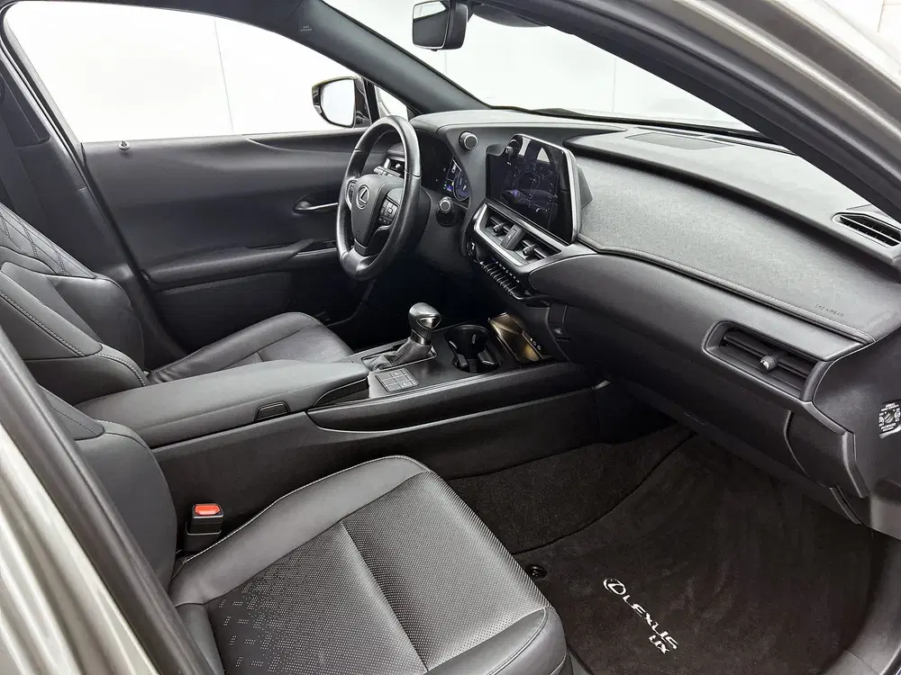 Lexus UX 250h Business Line uit 2022, foto 6