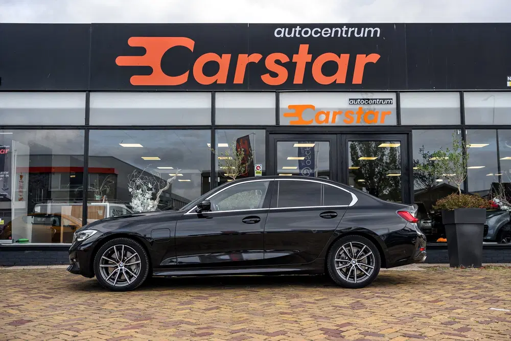 BMW 3-serie 330e High Executive uit 2020, foto 15