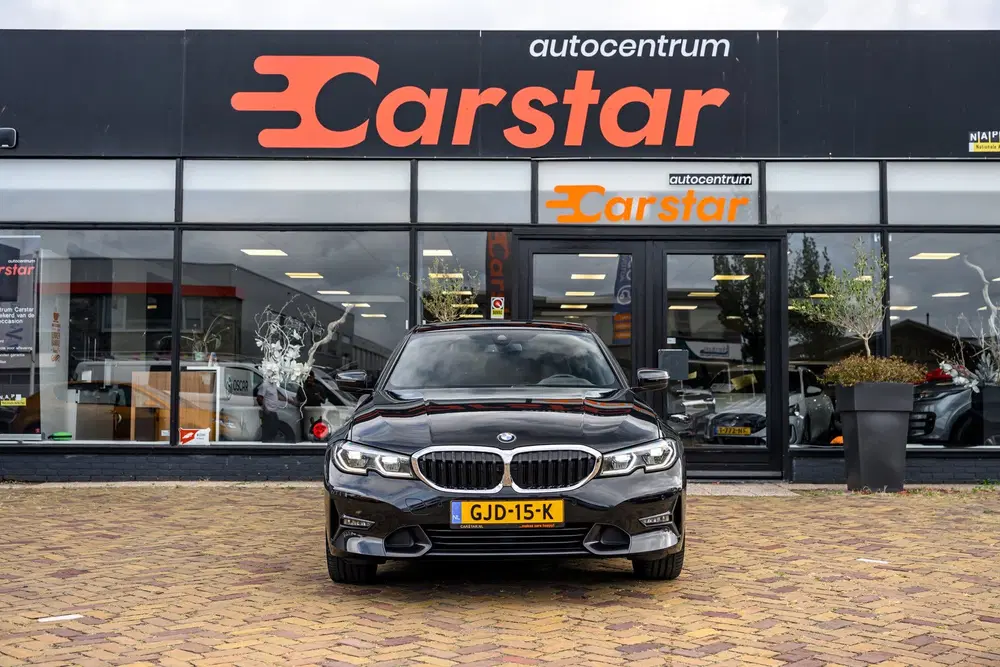 BMW 3-serie 330e High Executive uit 2020, foto 2