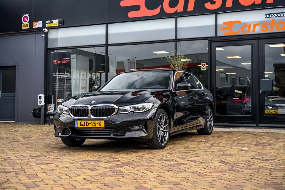 BMW 3-serie 330e High Executive uit 2020, foto 4