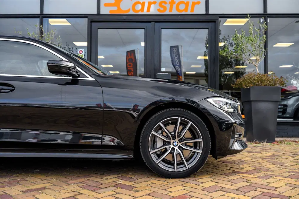 BMW 3-serie 330e High Executive uit 2020, foto 8